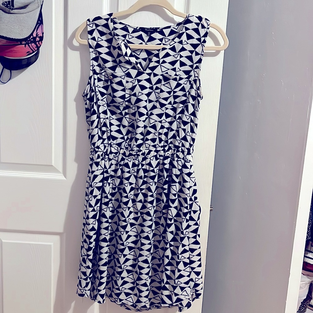 Black and white triangle print dress